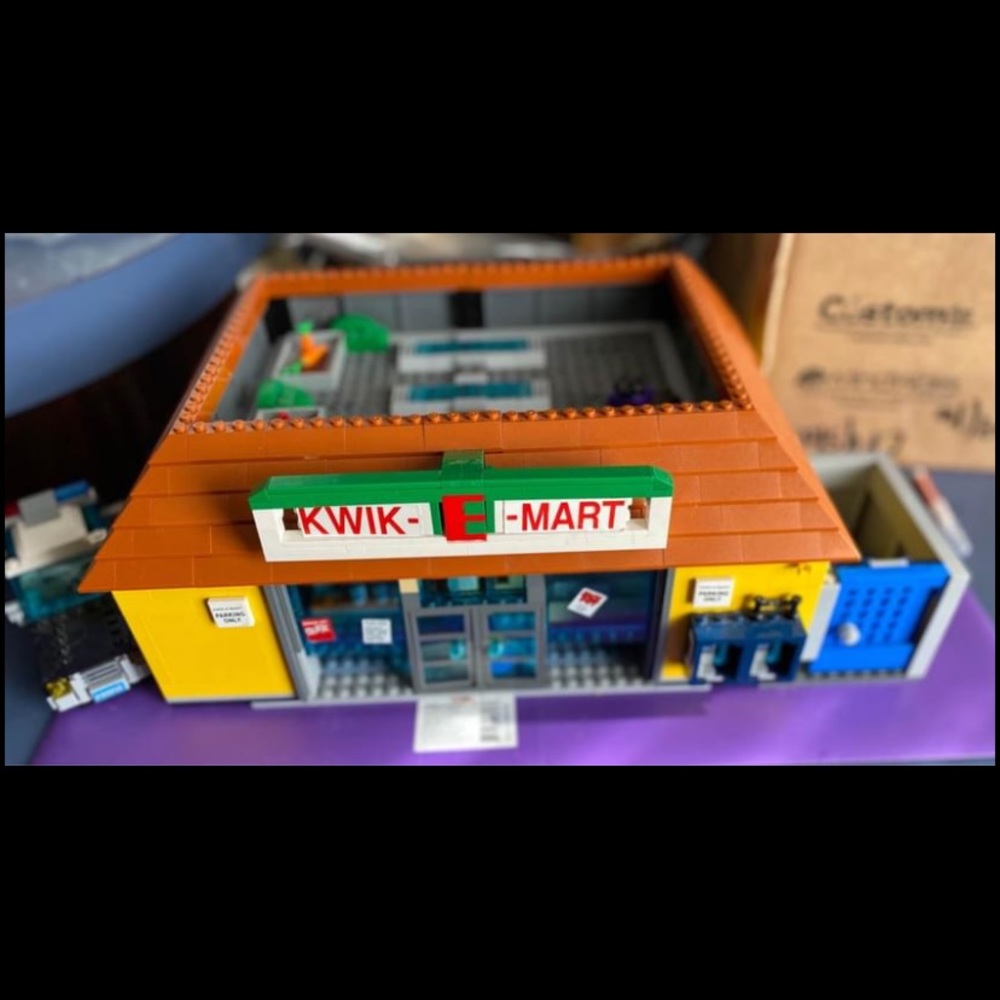 Kwik E mart lego set